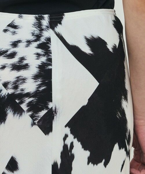 TOMORROWLAND / トゥモローランド ロング・マキシ丈スカート | カウハイドプリント エラスティックストレートスカート | 詳細6