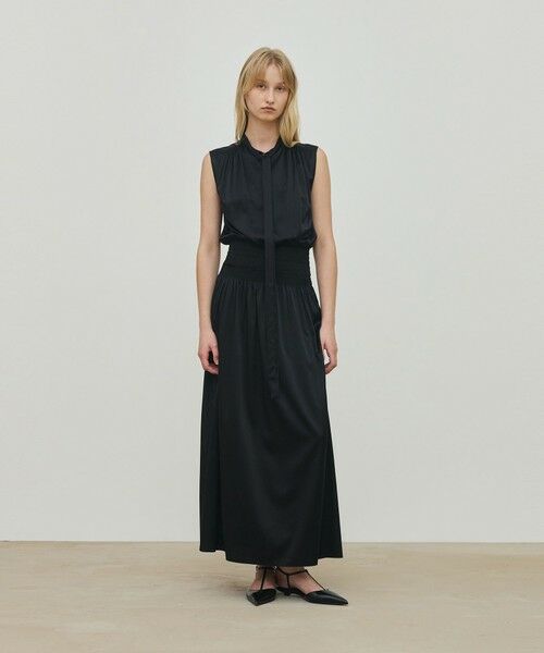 TOMORROWLAND / トゥモローランド ロング・マキシ丈ワンピース | シルクストレッチサテン スモッキングギャザーワンピース | 詳細1