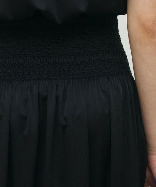 TOMORROWLAND / トゥモローランド ロング・マキシ丈ワンピース | シルクストレッチサテン スモッキングギャザーワンピース | 詳細7