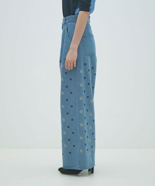 TOMORROWLAND / トゥモローランド デニムパンツ | ボタニカルエンブロイダリーデニム タックワイドパンツ | 詳細3