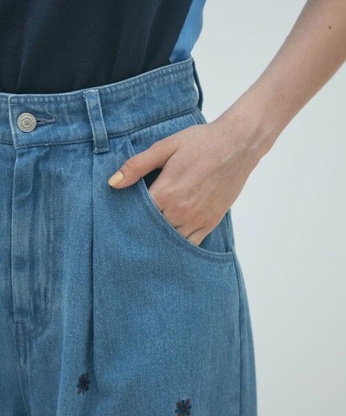 TOMORROWLAND / トゥモローランド デニムパンツ | ボタニカルエンブロイダリーデニム タックワイドパンツ | 詳細7