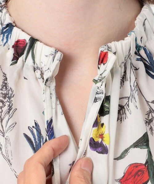 TOMORROWLAND / トゥモローランド シャツ・ブラウス | ウィングフラワープリント ネックギャザーブラウス | 詳細7