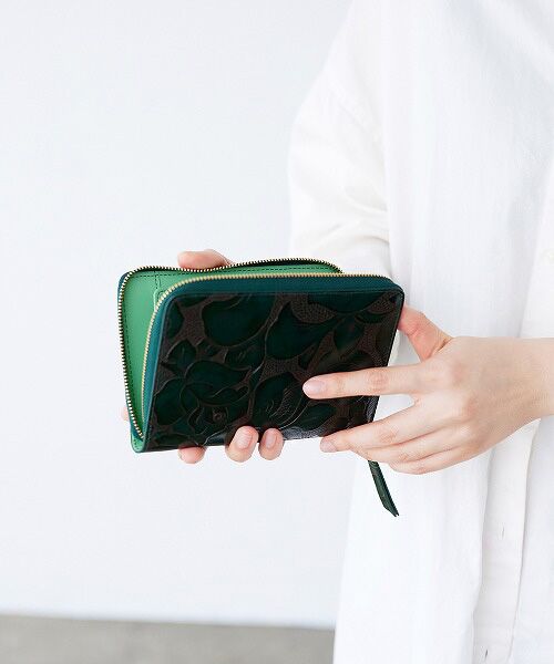 TOPKAPI / トプカピ 財布・コインケース・マネークリップ | 【TREASURE TOPKAPI】ローズエンボス ツヤ レザー ラウンドファスナー 二つ折り財布/パスポート対応 | 詳細12