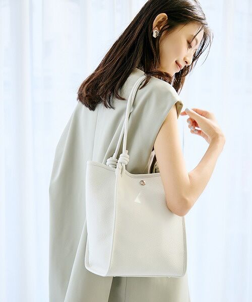 TOPKAPI/トプカピ 【Breath TOPKAPI】シュリンクレザー ノットハンドル トートバッグ ホワイト F TOPKAPI/トプカピ 【Breath TOPKAPI】シュリンクレザー ノットハンドル トートバッグ ホワイト F