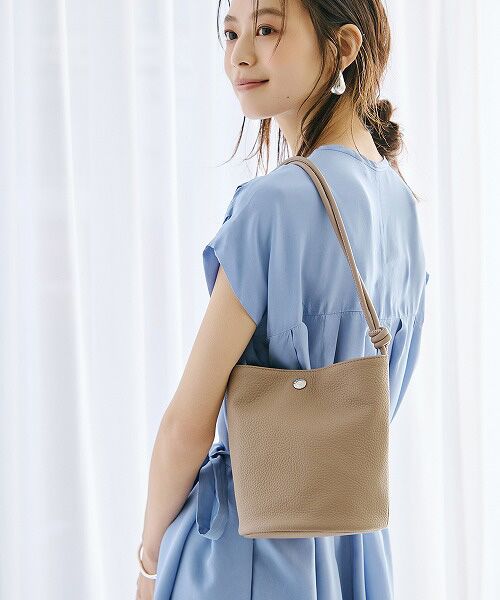 TOPKAPI/トプカピ 【Breath TOPKAPI】シュリンクレザー ノットハンドル 2way ショルダーバッグ グレージュ F TOPKAPI/トプカピ 【Breath TOPKAPI】シュリンクレザー ノットハンドル 2way ショルダーバッグ グレージュ F