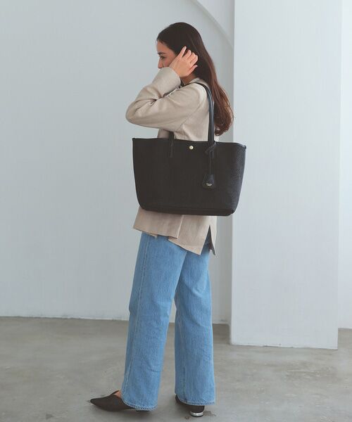 TOPKAPI / トプカピ トートバッグ | 【Breath TOPKAPI】レザーコンビ 雑材風 シンプル トートバッグ チャーム付き　A4 / 軽量 | 詳細1