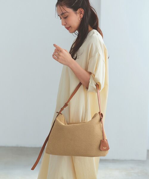 TOPKAPI / トプカピ ショルダーバッグ | 【Breath TOPKAPI】レザーコンビ 雑材風 シンプル ショルダーバッグ チャーム付き（ベージュ）