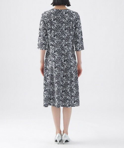 TRANS WORK (大きいサイズ) / トランスワーク (オオキイサイズ) ロング・マキシ丈ワンピース | 【L】【吸水速乾】【接触冷感】【UV対策】【ウォッシャブル】カモフラワーエアファインワンピース | 詳細4