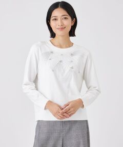 【ウォッシャブル】ビジューニットプルオーバー<br /><br />流れ星のモチーフを、煌めくビーズ手刺繍と機械刺繍で表現した意匠性の高いニットプルオーバーです。<br>シンプルなボトムとのコーディネートを印象的にしてくれる1着です。<br>レーヨンとポリエステルを混紡したストレッチ糸を使用しています。美しい目づらと心地よい肌触りです。暖かみがありながらもスッキリとした表面感、程よい肉感、滑らかな肌触りで着心地が良いです。適度な落ち感があり、シルエットが綺麗に出ます。<br>【着用推奨シーズン】秋〜春