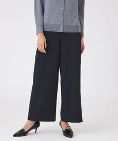 【ウォッシャブル】アルガンオイルストレッチパンツ<br /><br />”体系カバー”と”スタイルアップ”を両立するパンツを開発しました。<br>タックを通常より深めに入れて、股上もやや深めにすることで、お腹まわりの体型をカバーします。また、サイドのポケットを自然と浮きづらくするほか、クリース線が真っ直ぐきれいに落ちて、着用時に脚を真っ直ぐきれいに見せます。さらに、サイドをゴム仕様にすることで、前後すっきり見せて、長時間ストレスなく着用していただけます。<br>アルガンオイルを配合したポリエステルレーヨンの２WAYストレッチ素材です。アルガンオイルは保湿性が高いことから肌や髪に良いとされ、美容製品に多く使われている注目の成分です。モロッコの南西部に生育するアルガンツリーの種からオイルを採取し、この植物性オイルを繊維に浸透させることにより、しっとりとした肌触りの良い素材に仕上げています。<br>【着用推奨シーズン】秋〜春