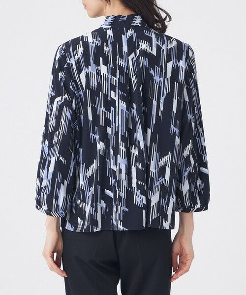 TRANS WORK / トランスワーク シャツ・ブラウス | 【ウォッシャブル】パウダーデシン幾何プリントブラウス | 詳細4