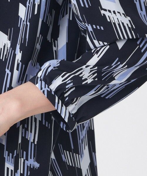 TRANS WORK / トランスワーク シャツ・ブラウス | 【ウォッシャブル】パウダーデシン幾何プリントブラウス | 詳細5