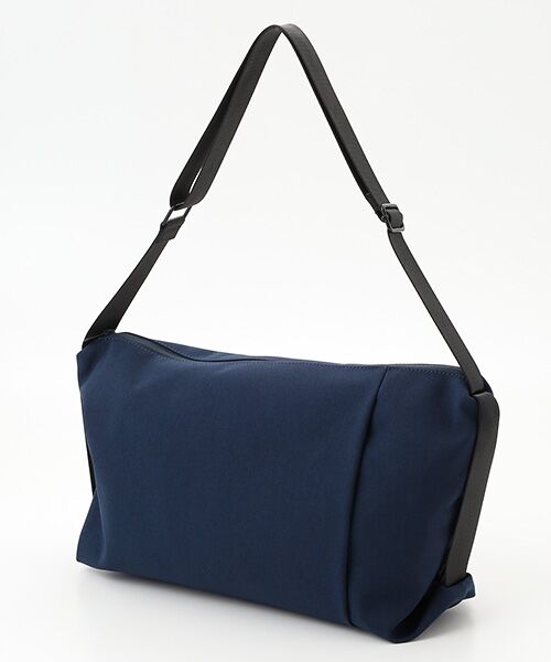 Un coeur/アンクール TORO(Ⅱ) ショルダー NAVY Free Un coeur/アンクール TORO(Ⅱ) ショルダー NAVY Free