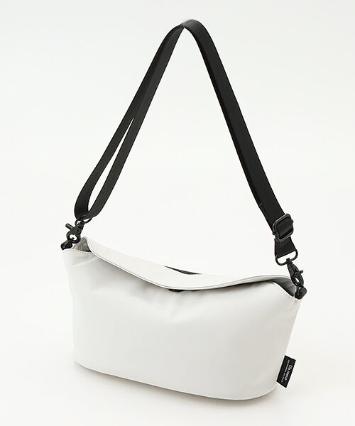 Un coeur/アンクール hatch コンパクトミニマルハーフフラップショルダー IVORY Free Un coeur/アンクール hatch コンパクトミニマルハーフフラップショルダー IVORY Free