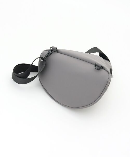 Un coeur / アンクール メッセンジャーバッグ・ウエストポーチ | hatch　ミニマルトライアングルショルダー | 詳細4