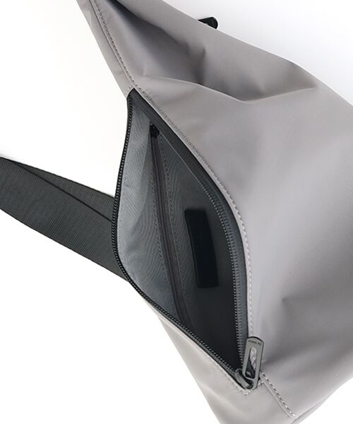 Un coeur / アンクール メッセンジャーバッグ・ウエストポーチ | hatch　ミニマルトライアングルショルダー | 詳細6