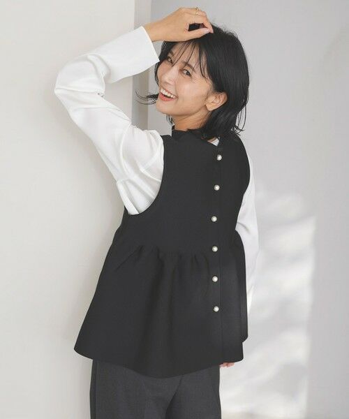 新品✨【VERY×UNFILOコラボ】2WAY ペプラムジレ　M　白 ニットジレ セール】【VERY×UNFILOコラボ】2WAY ペプラムジレ（ニット