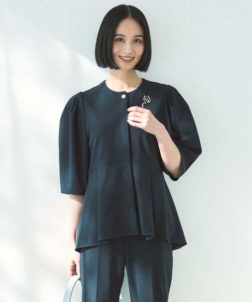 UNFILO/アンフィーロ 【VERY×UNFILOコラボ】BEAUTY MOVE ペプラムブラウス ネイビー XL UNFILO/アンフィーロ 【VERY×UNFILOコラボ】BEAUTY MOVE ペプラムブラウス ネイビー XL