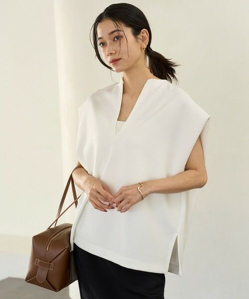UNFILO/アンフィーロ 【接触冷感/UVカット】BEAUTY FORM JERSEY Light キーネックトップス オフ M UNFILO/アンフィーロ 【接触冷感/UVカット】BEAUTY FORM JERSEY Light キーネックトップス オフ M