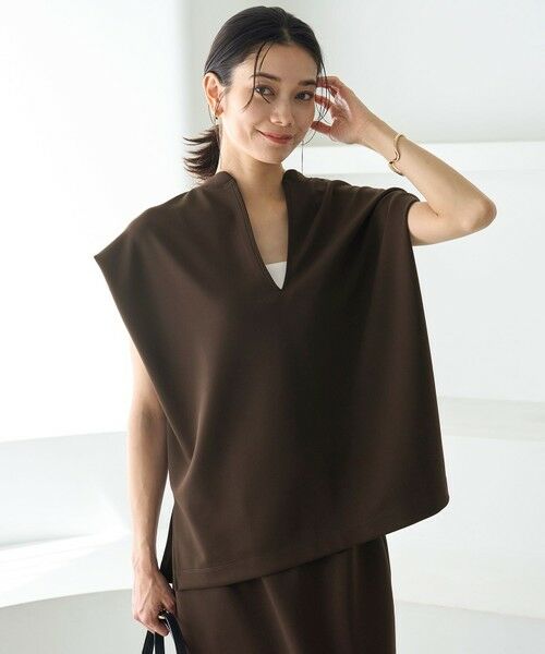 UNFILO/アンフィーロ 【接触冷感/UVカット】BEAUTY FORM JERSEY Light キーネックトップス ブラウン M UNFILO/アンフィーロ 【接触冷感/UVカット】BEAUTY FORM JERSEY Light キーネックトップス ブラウン M
