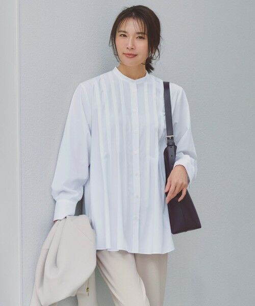 UNFILO / アンフィーロ シャツ・ブラウス | バンドカラー タックブラウス（オフ）