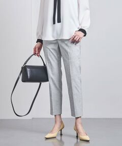 <b>清涼感のある素材が特徴の、ユナイテッドアローズ定番スリムパンツ</b><br><br>■デザイン<br>裾に向けてやや細身になるテーパードシルエットのパンツ。<br>足首がのぞくやや短めの着丈は、レッグラインを軽やかに美しく見せてくれます。<br>2022SSのデザインより股下丈が1cm長くなりました。<br><br>■素材<br>さらっとした表面感が特徴の穿き心地の良いドビーオックス素材 。<br>合成繊維素材と天然素材の中間のタッチは清涼感があり、春から夏まで汎用性高くお召しいただけます。<br><br>■コーディネート<br>すっきりと細身のシルエットはトップスとのバランスも取りやすく、あると便利なアイテム。<br>フリルやツイードなどデザイン性のあるトップスとのコーディネートや、シンプルにカットソーやニットとの辛口スタイルなど幅広く活躍する一着です。<br><br>※同型で品番違いのご用意もございます。<br>品番：15141625202　商品名：P/C ドビー スリムパンツ WHITE<br><br><p style=display:none>#春服、#オンオフ兼用</p><br>============================<br>裏地：なし<br>透け感：なし<br>生地の伸び：適度にあり<br>光沢感：なし<br>ケア方法：手洗い可<br>ポケット有無：あり　<br>============================<br><br>【注意事項】<br>※商品を使用前に、タグ等に記載されている「取り扱い上の注意書き」、「洗濯表示」を必ずご確認ください。<br>※商品画像は、光の当たり具合やパソコンなどの閲覧環境により、実際の色味と異なって見える場合がございます。予めご了承ください。<br>※商品の色味の目安は、商品単体の画像をご参照ください。<br><br>※画像の商品はサンプルです。<br><br>店舗へお問い合わせの際は、全国のUNITED ARROWS各店舗まで下記の品名/品番をお申し付けください。<br>品名：〇UBC P/C DBY SLIM  品番：15141625201