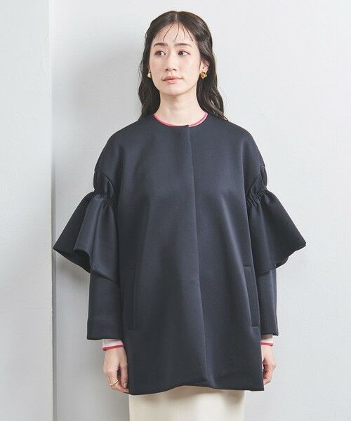VALENTINO - ヴァレンティノ ノーカラージャケット アウター ショート丈 フレアスリーブ 黒 VALENTINO - ヴァレンティノ ノーカラージャケット アウター