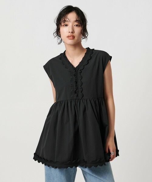 美品　UNITED ARROWS 黒 フリル ノースリーブ ベスト 美品 UNITED ARROWS 黒 フリル ノースリーブ ベスト
