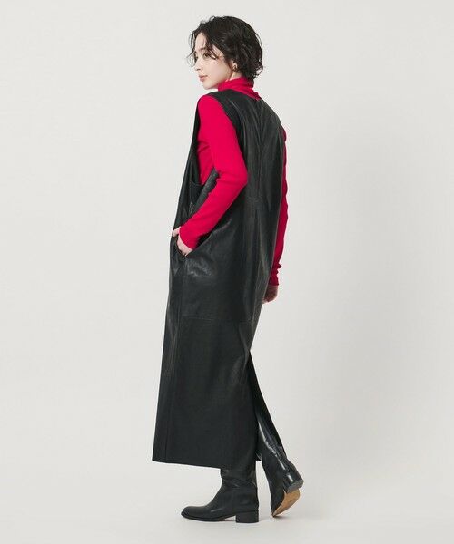 UNITED ARROWS / ユナイテッドアローズ ミニ丈・ひざ丈ワンピース | ＜SACRA＞レザーライク Uネック ワンピース | 詳細1