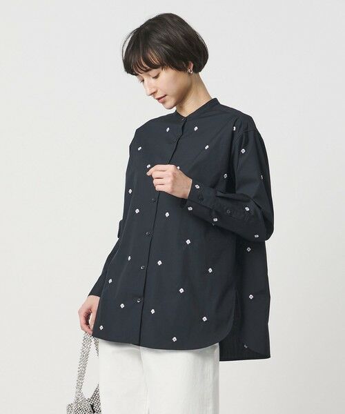 UNITED ARROWS / ユナイテッドアローズ シャツ・ブラウス | エンブロイダリーフラワー バンドカラー シャツ（NAVY）