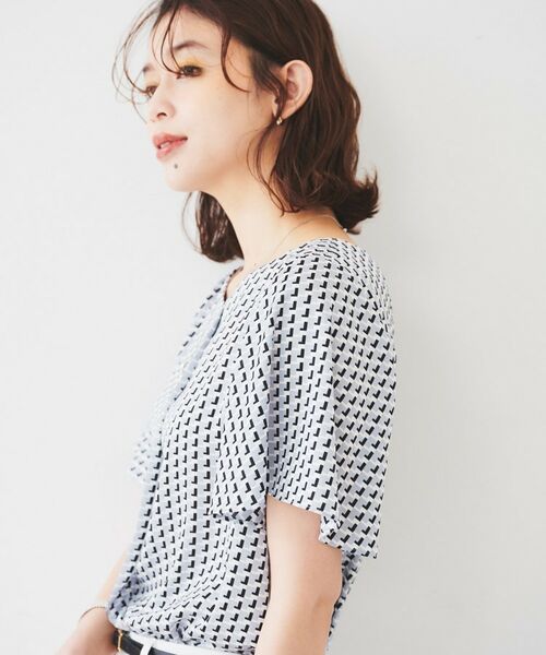 UNTITLED / アンタイトル シャツ・ブラウス | 【通勤/二の腕カバー】ジオメトリック柄 Vネックブラウス | 詳細10