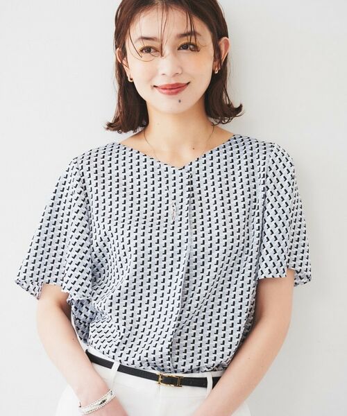 UNTITLED / アンタイトル シャツ・ブラウス | 【通勤/二の腕カバー】ジオメトリック柄 Vネックブラウス | 詳細11