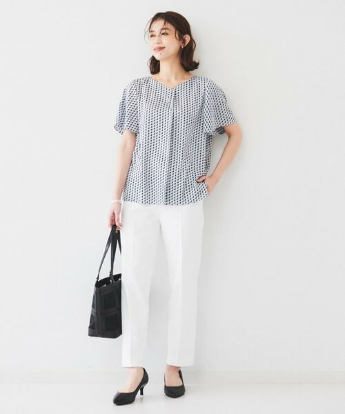 UNTITLED / アンタイトル シャツ・ブラウス | 【通勤/二の腕カバー】ジオメトリック柄 Vネックブラウス | 詳細12