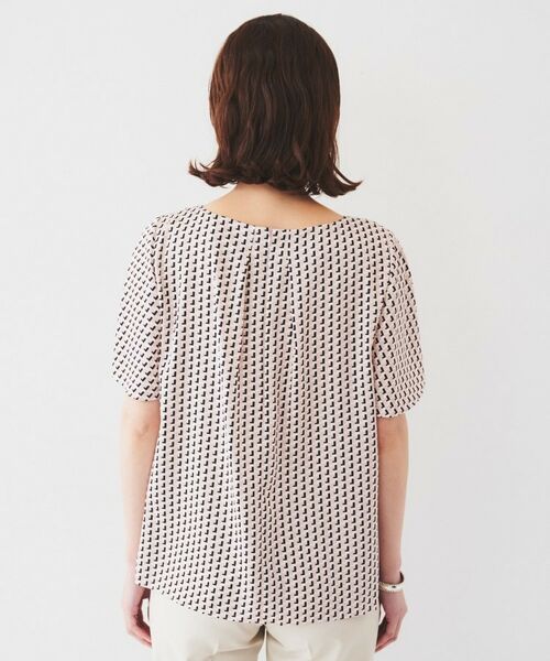 UNTITLED / アンタイトル シャツ・ブラウス | 【通勤/二の腕カバー】ジオメトリック柄 Vネックブラウス | 詳細16