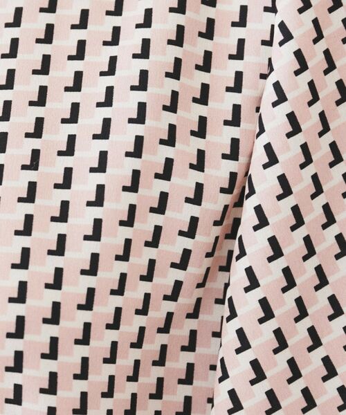 UNTITLED / アンタイトル シャツ・ブラウス | 【通勤/二の腕カバー】ジオメトリック柄 Vネックブラウス | 詳細9