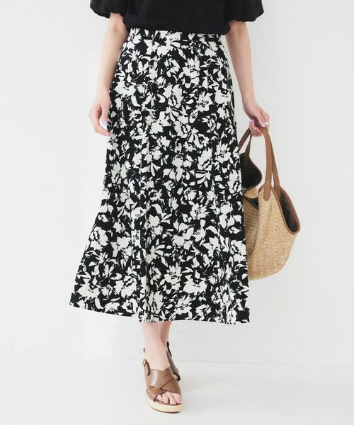 UNTITLED/アンタイトル 【セットアップ可/後ろウエストゴム】モザイクフラワー柄スカート ブラック(119) 01(S) UNTITLED/アンタイトル 【セットアップ可/後ろウエストゴム】モザイクフラワー柄スカート ブラック(119) 01(S)