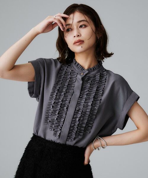 UNTITLEDスタンドネックフリルブラウス【接触冷感/吸水速乾/UVケア】新品 スタンドネックフリルブラウス【接触冷感/吸水速乾/UVケア