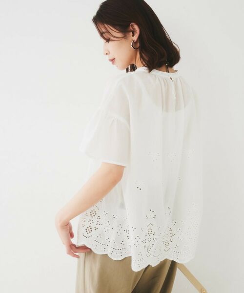 刺繍フリル付きホワイトトップス XXL - メルカリ