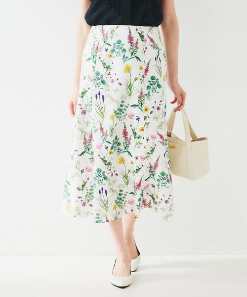 UNTITLED / アンタイトル ロング・マキシ丈スカート | ボタニカルプリント マーメイドスカート | 詳細2
