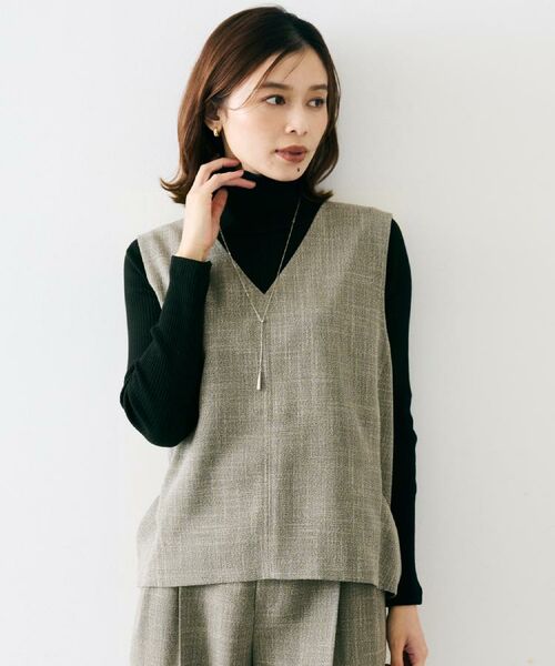 UNTITLED / アンタイトル シャツ・ブラウス | 【重ね着レイヤードに/セットアップ可】梳毛調合繊Vネックベスト(ライトベージュ(051))