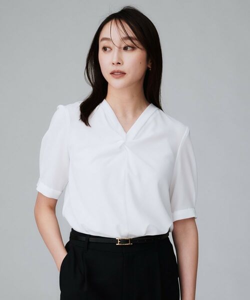 UNTITLED/アンタイトル 【洗える/ストレッチ/通勤】Vネックブラウス ホワイト(001) 44(3L) UNTITLED/アンタイトル 【洗える/ストレッチ/通勤】Vネックブラウス ホワイト(001) 44(3L)