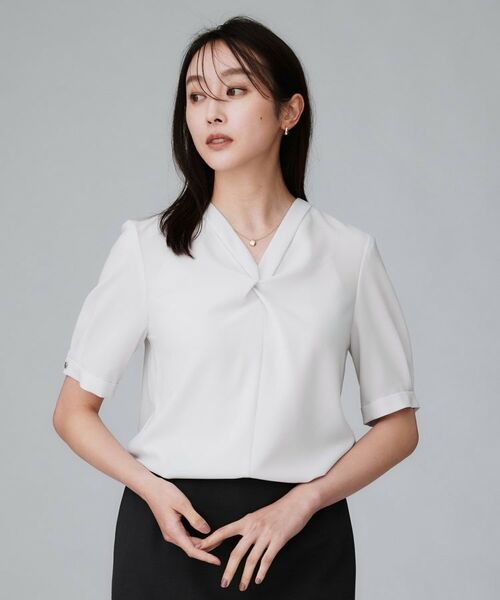 UNTITLED/アンタイトル 【洗える/ストレッチ/通勤】Vネックブラウス ライトグレー(011) 00(XS) UNTITLED/アンタイトル 【洗える/ストレッチ/通勤】Vネックブラウス ライトグレー(011) 00(XS)