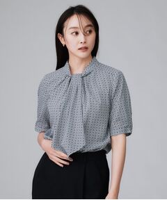 UNTITLED / アンタイトル シャツ・ブラウス | 【通勤/オフィス】ジオメ柄ボウタイブラウス