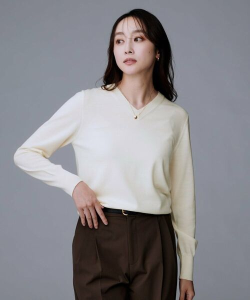 UNTITLED/アンタイトル 【洗える/ウール100%】Vネックウールニット オフホワイト(003) 03(L) UNTITLED/アンタイトル 【洗える/ウール100%】Vネックウールニット オフホワイト(003) 03(L)