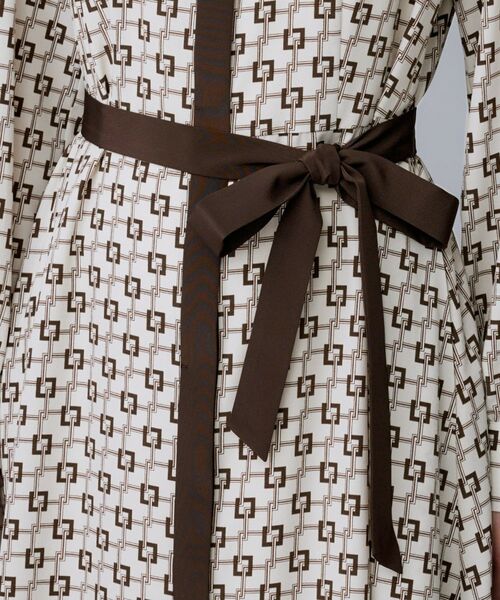 UNTITLED / アンタイトル ロング・マキシ丈ワンピース | 【ウエストリボン/前開きボタン/レトロモダン】チェーン柄フレアワンピース | 詳細20