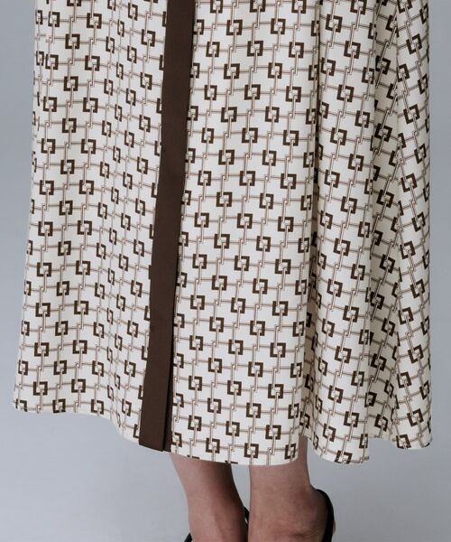 UNTITLED / アンタイトル ロング・マキシ丈ワンピース | 【ウエストリボン/前開きボタン/レトロモダン】チェーン柄フレアワンピース | 詳細22