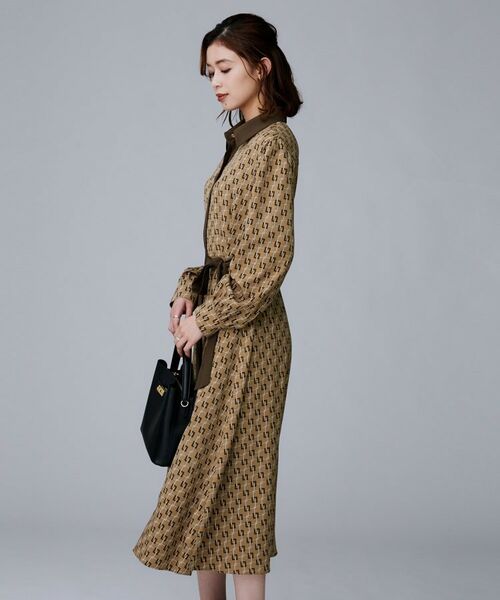 UNTITLED / アンタイトル ロング・マキシ丈ワンピース | 【ウエストリボン/前開きボタン/レトロモダン】チェーン柄フレアワンピース | 詳細3