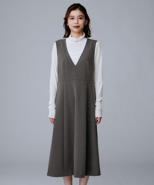 UNTITLED / アンタイトル ミニ丈・ひざ丈ワンピース | 【Aライン/ワンピース】Vネックジャンパースカート | 詳細12