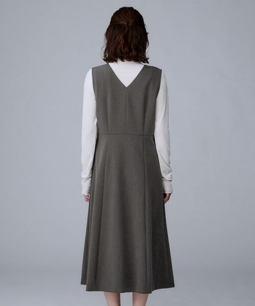 UNTITLED / アンタイトル ミニ丈・ひざ丈ワンピース | 【Aライン/ワンピース】Vネックジャンパースカート | 詳細14