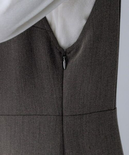 UNTITLED / アンタイトル ミニ丈・ひざ丈ワンピース | 【Aライン/ワンピース】Vネックジャンパースカート | 詳細17